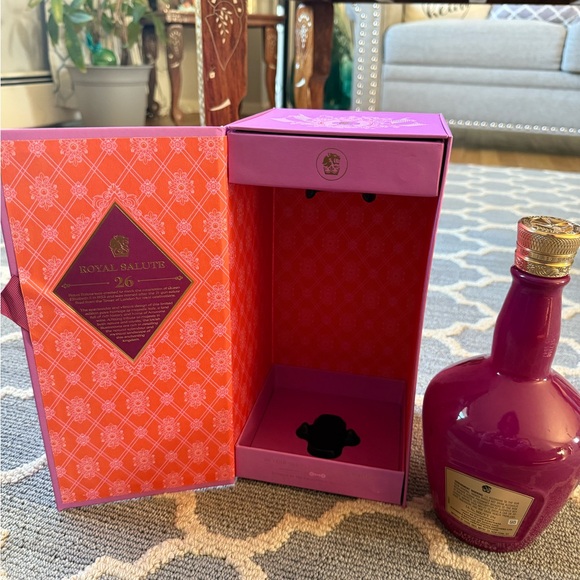 Empty bottle - Picture 2 of 6